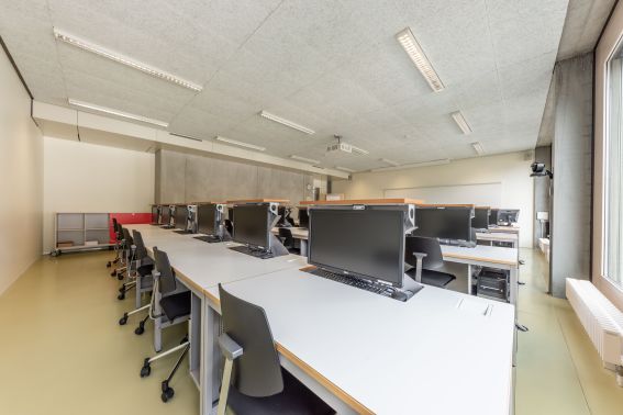 Schulzimmer_it 1